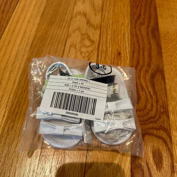 Janie and Jack Baby Girls Bow Sandals NWT - Picture 2 of 2